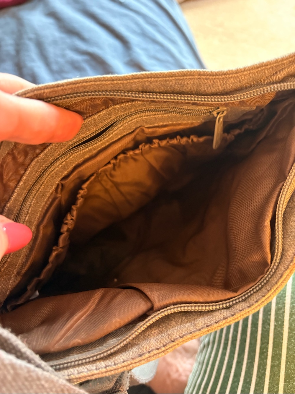 thirty-one Grey Canvas Crossbody with Branded Zipper - Picture 4 of 7